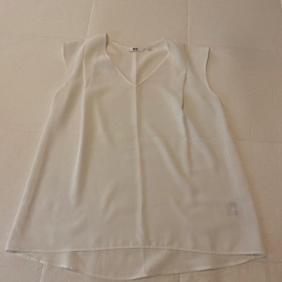 UNIQLO sleeveless top - Picture 1 of 4